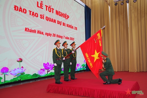 Trường Sĩ quan Thông tin tổ chức Lễ tốt nghiệp đào tạo sĩ quan dự bị Khóa 28